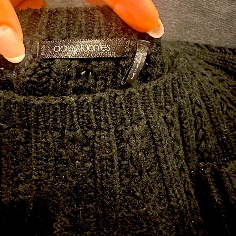 Daisy Fuentes cable knit black scoop neck sweater